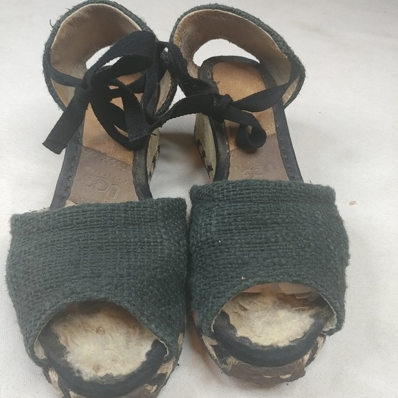 UGG F8007L AUSTRALIA black fabric Espadrille Wmns - Picture 1 of 8